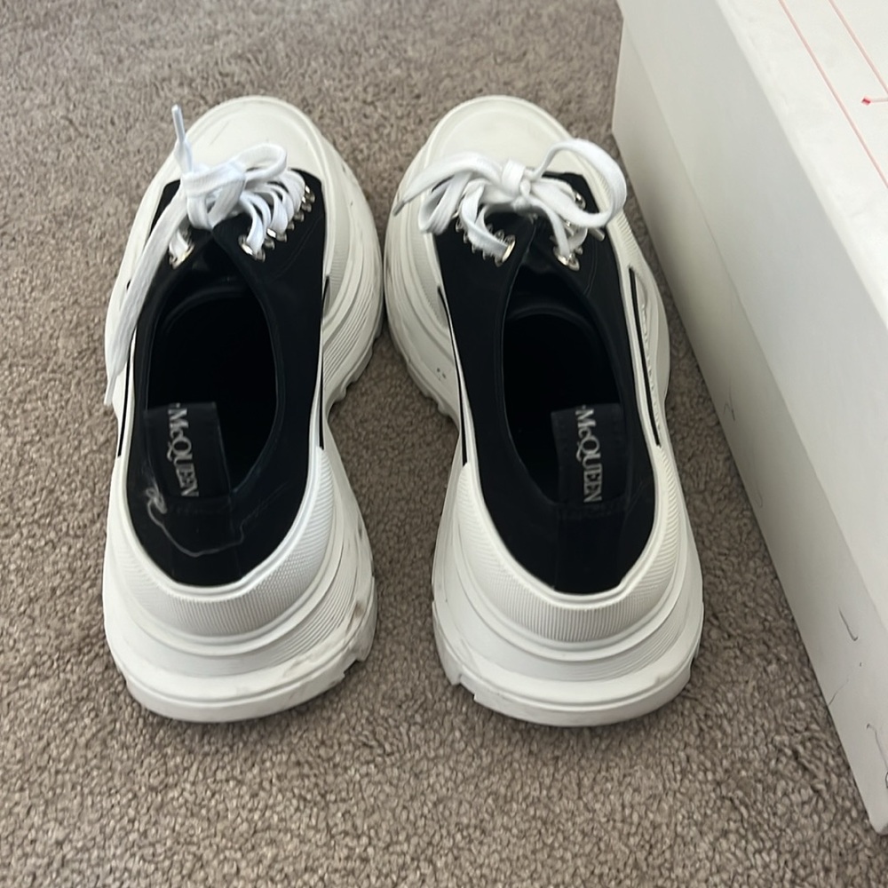 Alexander McQueen Womens Shoes Sneakers Low Top Canvas 10 Black White MSRP $750 - Picture 2 of 9